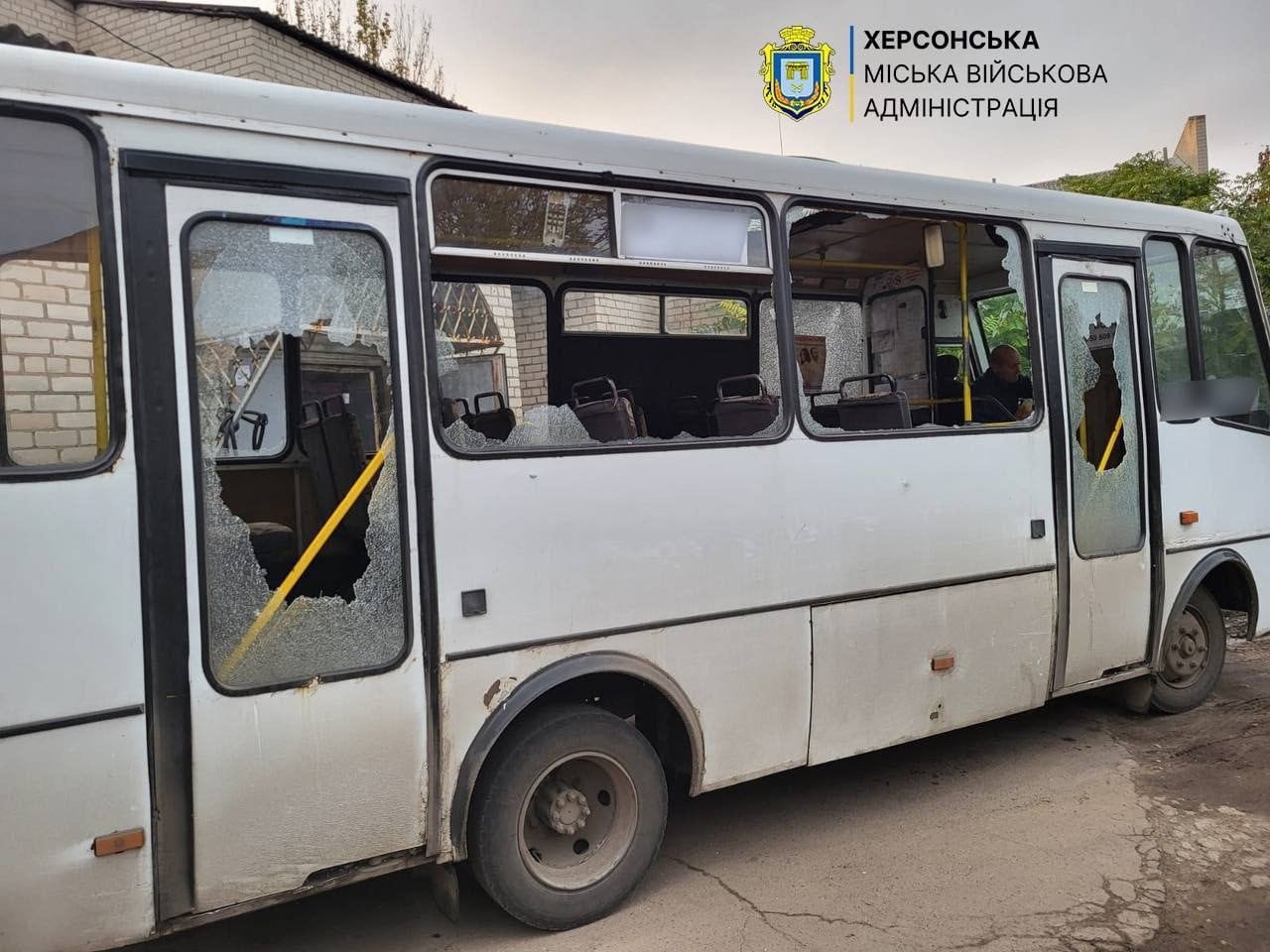 Un muerto y cinco heridos en un ataque ruso sobre un minibús en Jersón, Ucrania