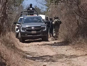El reclamo de las buscadoras se produjo al término de una jornada de rastreo encabezada por autoridades estatales. (Crédito: X | @EntreVeredas)
