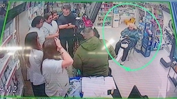 Cábalas mundialistas: una señora fue a comprar medicamentos, Argentina le empató a Egipto y le pidieron que se quedara en el local hasta el final