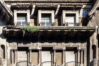 Fachada y balcones del quinto