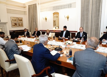 Durante su visita a Nueva Delhi, el canciller Javier Martínez-Acha invitó formalmente a India a adherirse al Tratado de Neutralidad Permanente del Canal de Panamá. Tomada de la Cancillería panameña