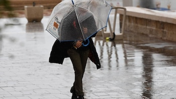 AEMET emite un aviso especial por lluvias y tormentas "muy fuertes" en el tercio oriental al menos hasta el domingo