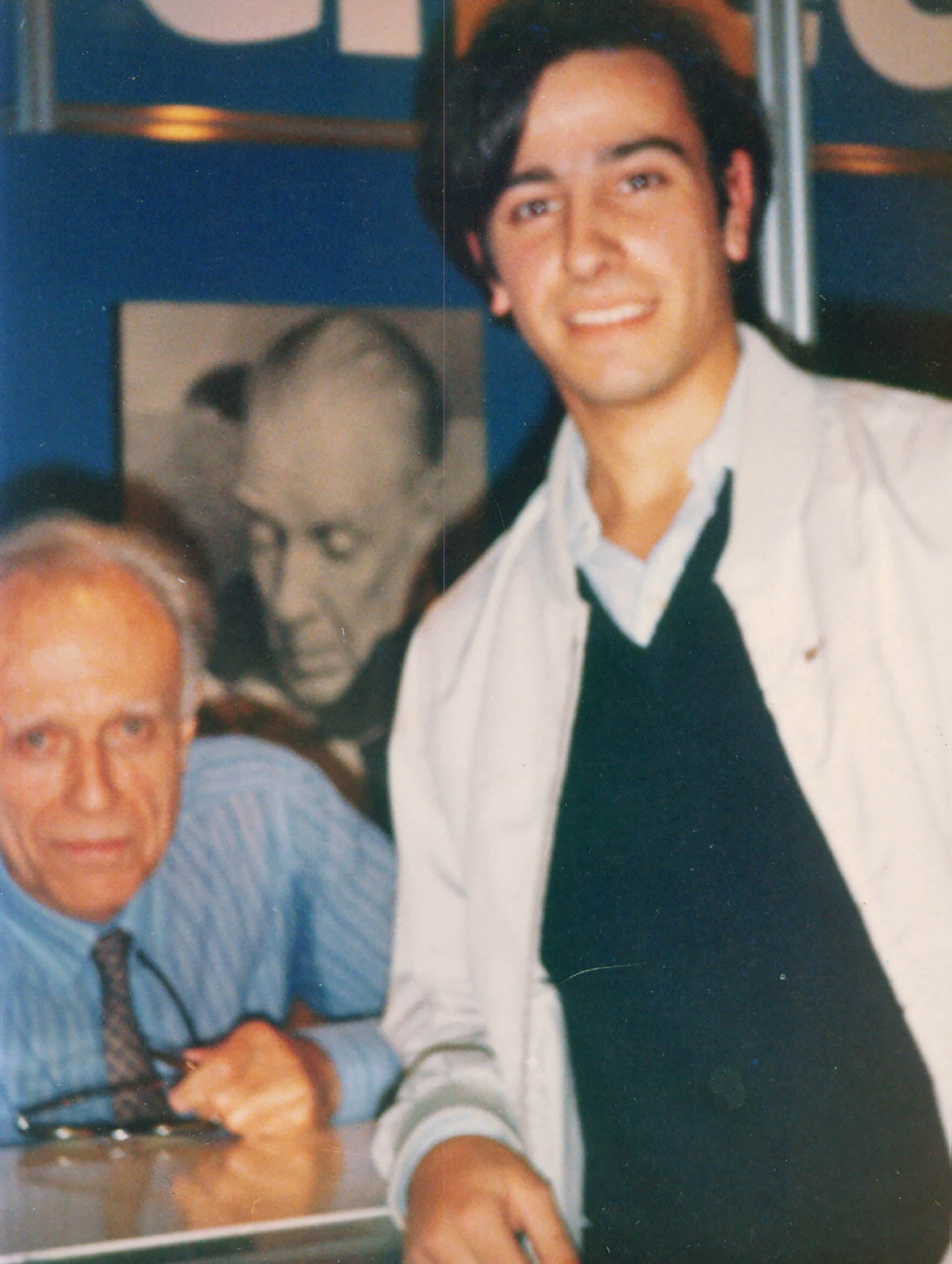 Primer encuentro entre Adolfo Bioy Casares y Daniel Martino, en la Feria del Libro de Buenos Aires de 1986 (Marcela Muñoz)