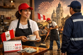 Mujer con gorra roja y delantal sostiene café; bandera de Perú, calendario con fechas 28 y 29, billetes y monedas en mesa; hombres, edificios y fuegos artificiales de fondo.