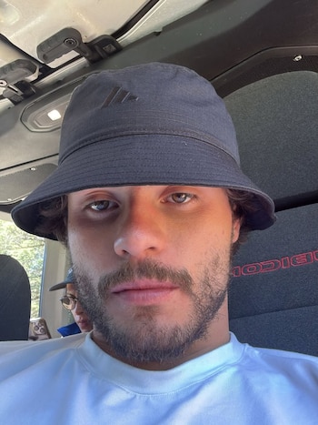 Graco Sendel con su personaje