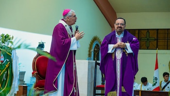 Detienen a sacerdote denunciado por