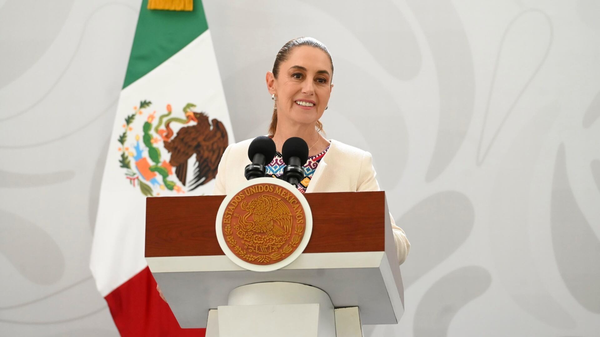 La presidenta Claudia Sheinbaum celebró que México registró el nivel más bajo de pobreza laboral durante el año 2025. (Gobierno de México)