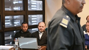 Villa junto a su abogado