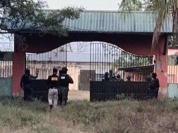 La estructura criminal utilizó sociedades mercantiles y nombres de terceros para ocultar bienes y dificultar el rastreo de activos ilícitos.