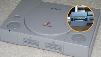 Para qué servía realmente la misteriosa ranura trasera de tu primera PlayStation