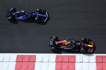 Formula One F1 - Abu Dhabi Grand Prix - Yas Marina Circuit, Abu Dhabi, United Arab Emirates - December 6, 2024 Red Bull's Isack Hadjar reserve driver and Williams' Franco Colapinto during practice REUTERS/Jakub Porzycki