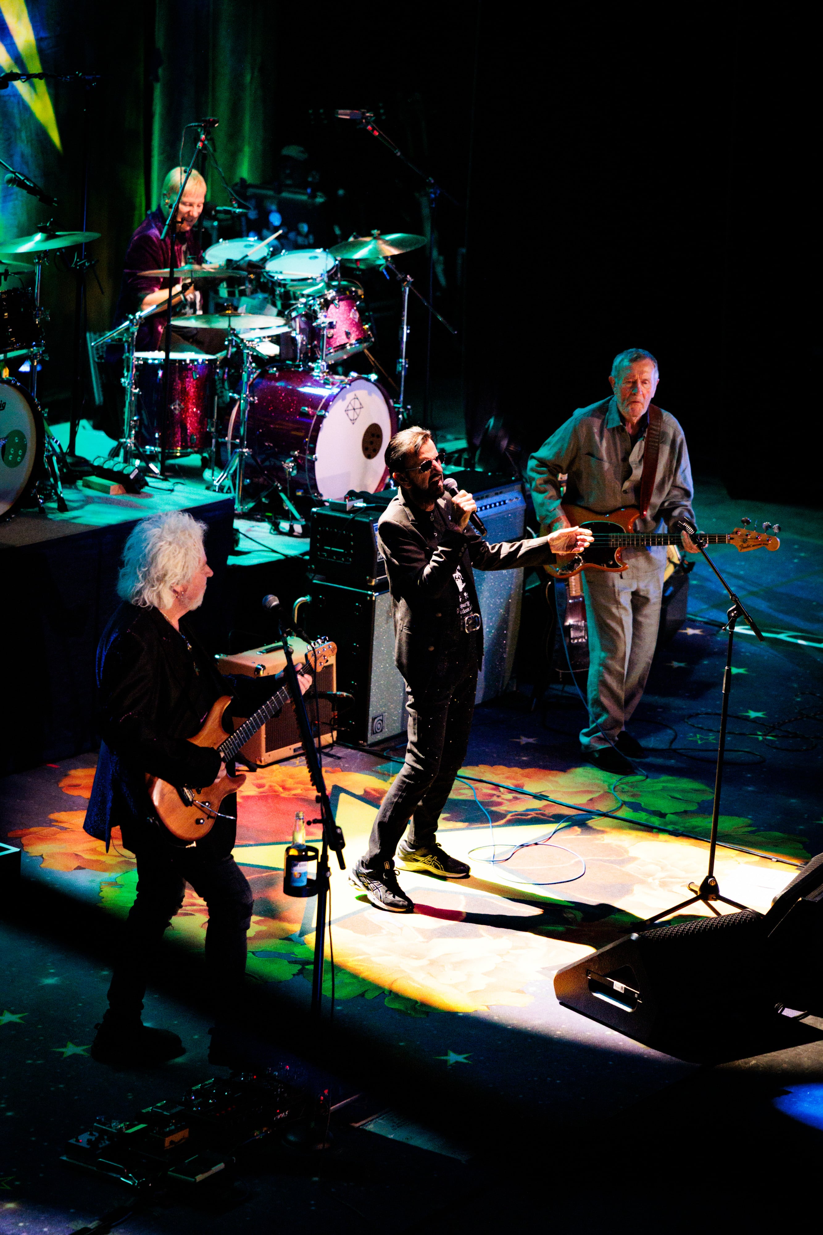 Ringo Starr en vivo, junto a la All Star Band, el grupo con el que toca desde hace cuatro décadas (Hanna Beier - The Washington Post)