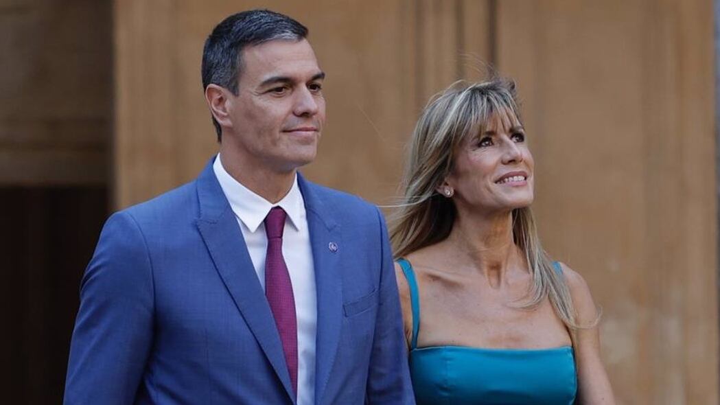 El presidente del Gobierno en funciones, Pedro Sánchez, junto a su mujer, Begoña Gómez (Álex Cámara - Europa Press)