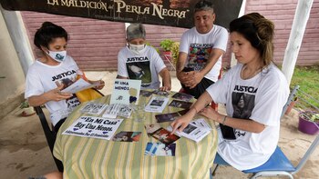 Los hermanos y la mamá