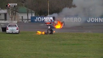 Kevin Crucci es asistido por