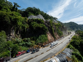Los equipos técnicos completaron los trabajos de limpieza en cerca de 10 horas, antes del plazo previsto de 24 horas. (Foto cortesía Ministerio de Obras Públicas)
