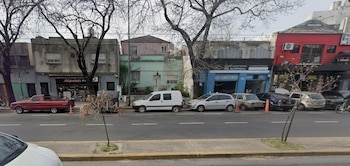 Un incendio se cobró la vida de un hombre y hay dos personas, entre ellas una niña, en grave estado