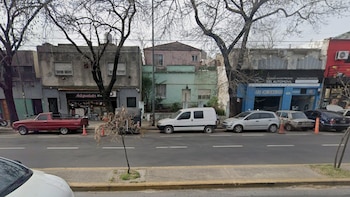 Un hombre murió en un fatal incendio en Saavedra: una mujer y su hija quedaron internadas con pronóstico reservado