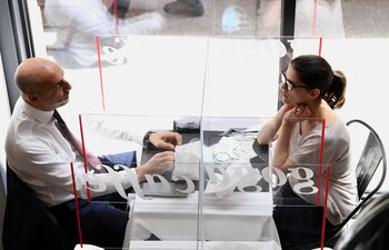 Personas en un restaurante de