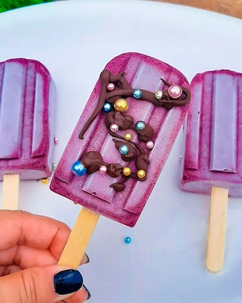 Helado de banana y frutos