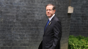 Herzog reclama un acuerdo entre Netanyahu y fiscales antes de decidir clemencia para el primer ministro