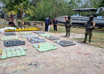 En la operación fue capturado un hombre de 60 años - crédito Armada Nacional