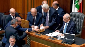 Los legisladores libaneses cuentan los