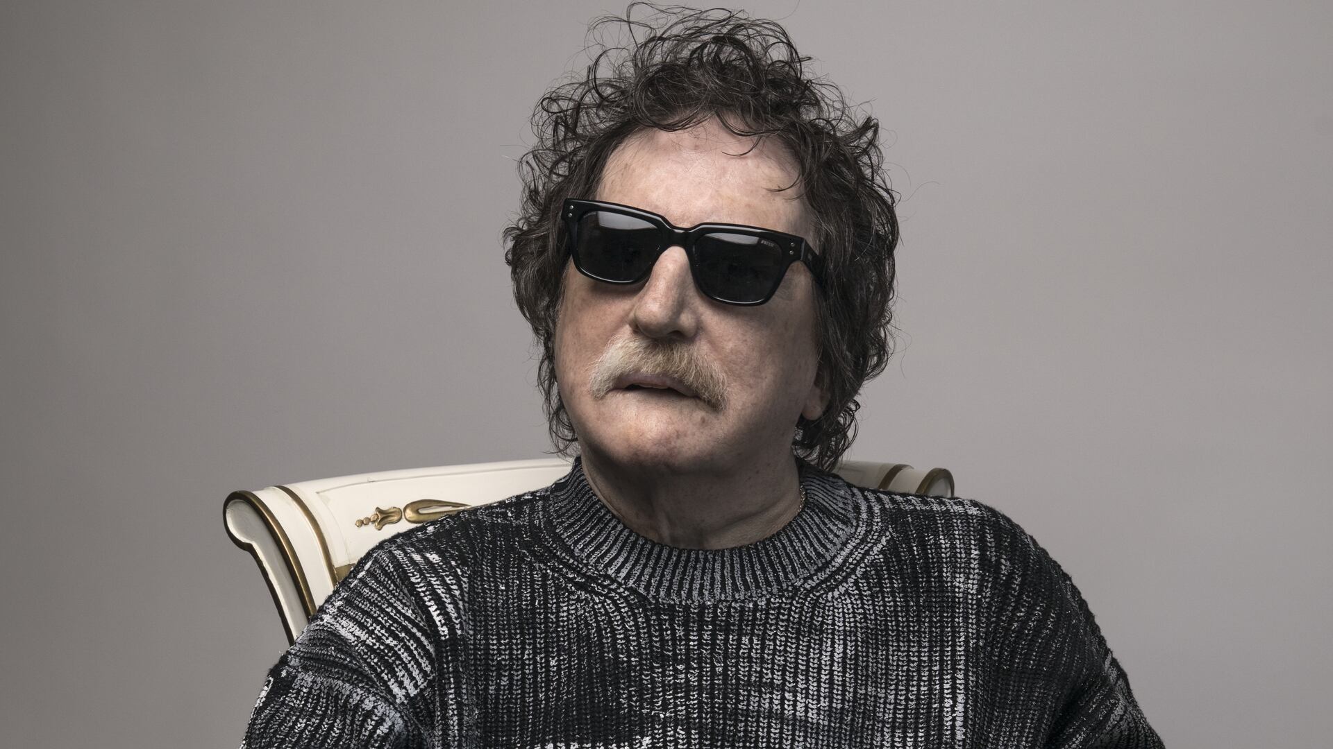 Charly García compartió en el Día de la Memoria una foto de su piano con el pañuelo de Madres de Plaza de Mayo como símbolo de compromiso y memoria