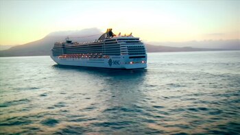 Cayó al agua un camarero