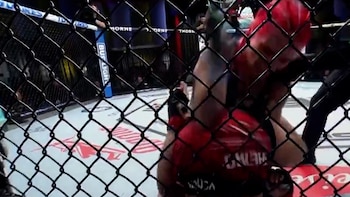 “No puedo sentarme sin un almohadón”: una luchadora de UFC se quejó por recibir golpes “irrespetuosos” de su rival