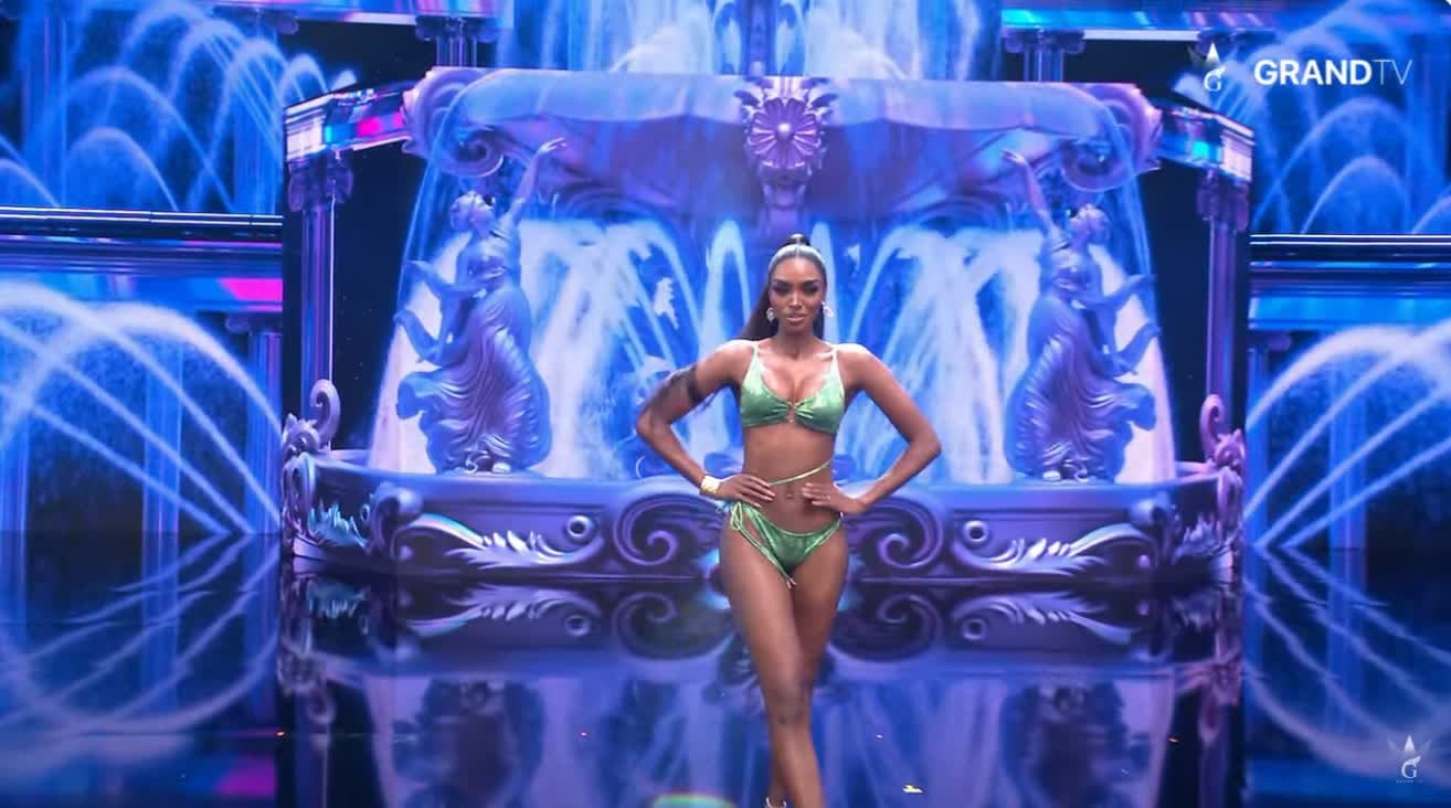 Zuliet Seminario luce un traje de baño verde sobre el escenario durante la etapa final del certamen Miss Grand Perú. (Miss Grand International 2026)