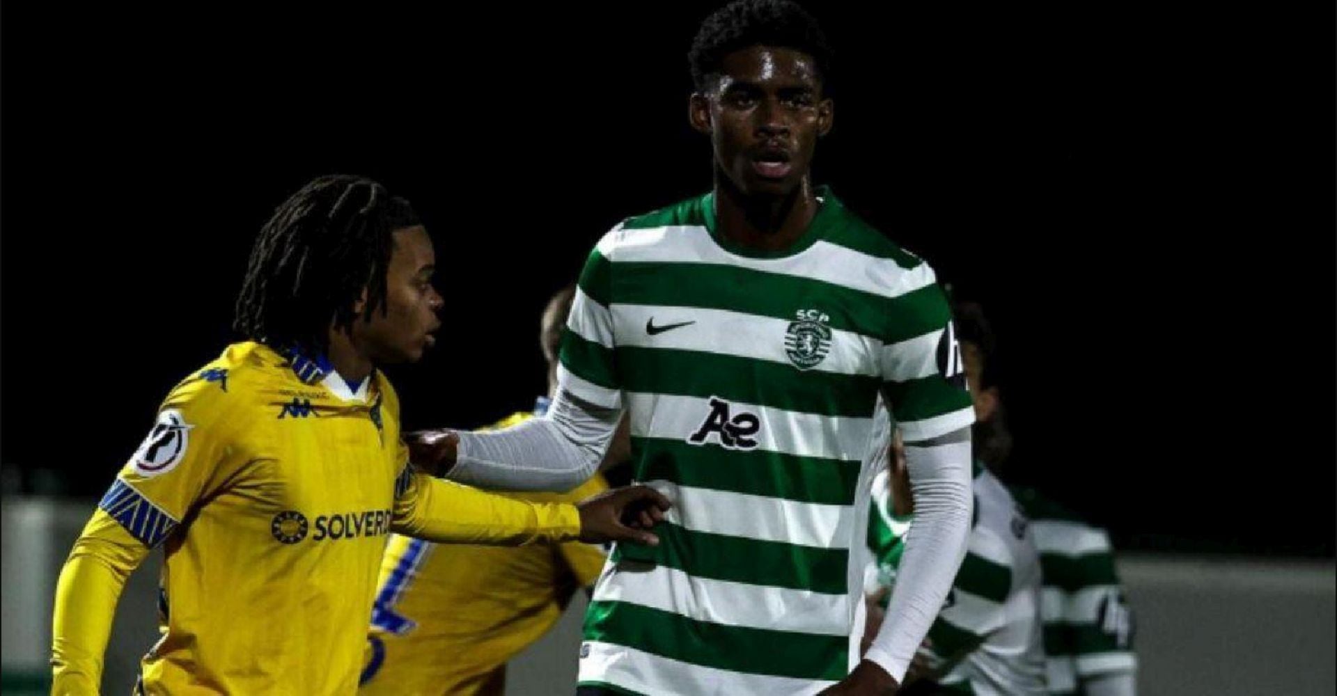 Con tres puntos valiosos, FC Vizela se mantiene en la pelea por el ascenso, destacando el rendimiento sólido de Jean Pierre Rhyner en la zaga defensiva. (Facebook / Sporting Lisboa)