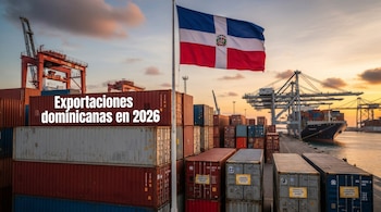 Bandera de República Dominicana ondea en un puerto al atardecer, con grúas, numerosos contenedores y un barco de carga, incluye texto "Exportaciones dominicanas en 2026".