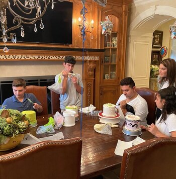 Valastro usó su mano izquierda