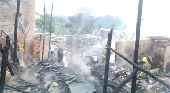 El incendió generó múltiples daños