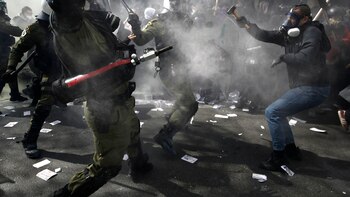 Masivas protestas en Grecia por