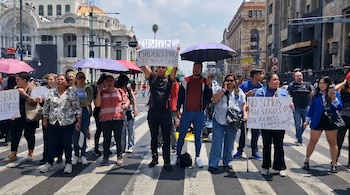 Comerciantes y trabajadores del Centro Histórico reportan fuertes afectaciones por los bloqueos de la CNTE.