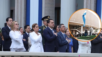 Los tres poderes del Estado izan la bandera y abren el mes patrio en Honduras