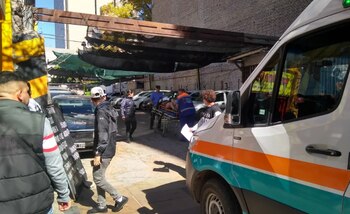 Una mujer se arrojó de un sexto piso, cayó al cuarto, volvió a tirarse al vacío y sobrevivió - Image 2