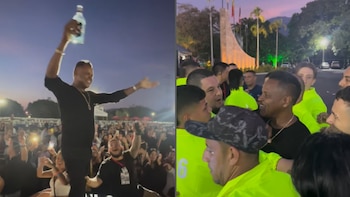 El cantante fue bajado del