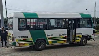 Disparan a cúster y hieren a chofer en el Callao.