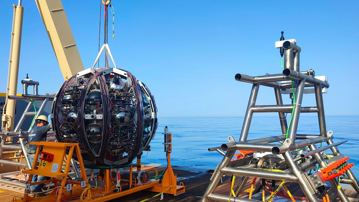 Telescopios submarinos descubren pistas cósmicas, una ventana a la materia oscura
