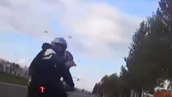 Violento intento de robo sobre la Ruta 3: le dispararon para sacarle la moto y registró todo con sus cámaras a bordo