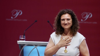 Elena García Armada, creadora del exoesqueleto pediátrico, recibe la Encomienda con Placa de la Orden de Alfonso X