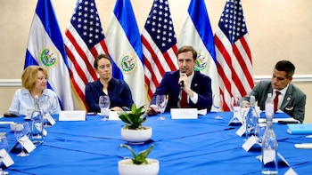 Llega a El Salvador el subsecretario estadounidense, Caleb Orr, para explorar oportunidades de inversión en El Salvador
