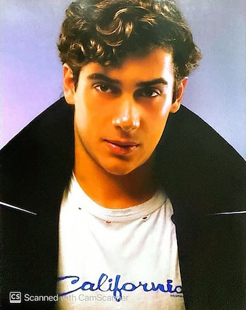 Con un look John Travolta