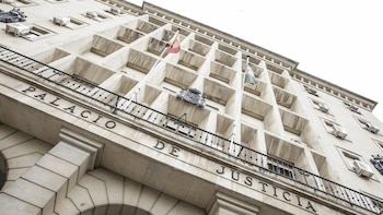 Piden hasta 8 años de prisión por intentar matar a un hombre que aparcó en la puerta de su local