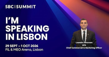 Hombre en traje sobre fondo abstracto. Muestra 'SBC Summit', 'I'm Speaking in Lisbon', '29 Sept – 1 Oct 2026, Lisbon', 'Leandro Petersen, AFA'
