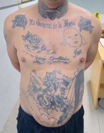 Los tatuajes del detenido por amenazas Javier Milei