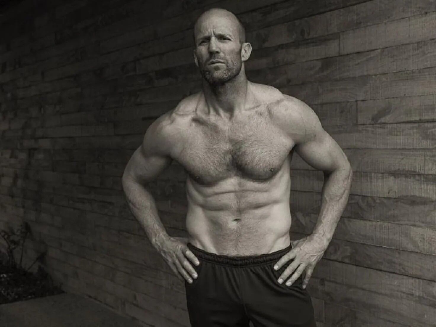Las enseñanzas del deporte, como la disciplina y la concentración, resultaron esenciales en la formación de Jason Statham antes de alcanzar la fama en Hollywood